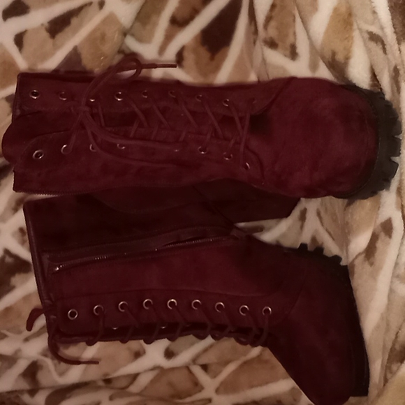 Heeled boots - Picture 2 of 3